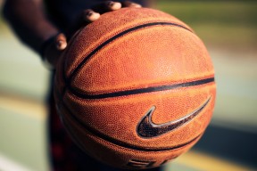 世界杯分组抽签-体坛多事之晨，本菲卡暗藏玄机、切尔西卷入NBA争议、比利亚雷亚尔复出惊艳